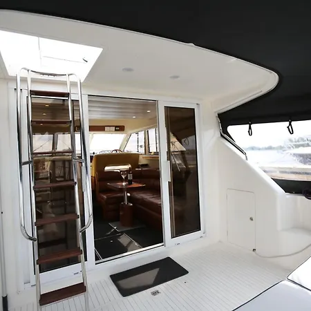 Shannon River Escape In The Center Of Hotel en barco