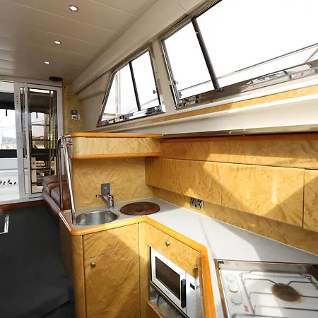 Hotel en barco Shannon River Escape In The Center Of *