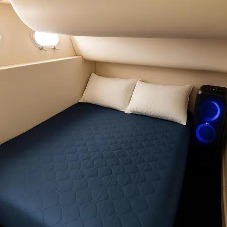 Tekne Shannon River Escape In The Center Of *