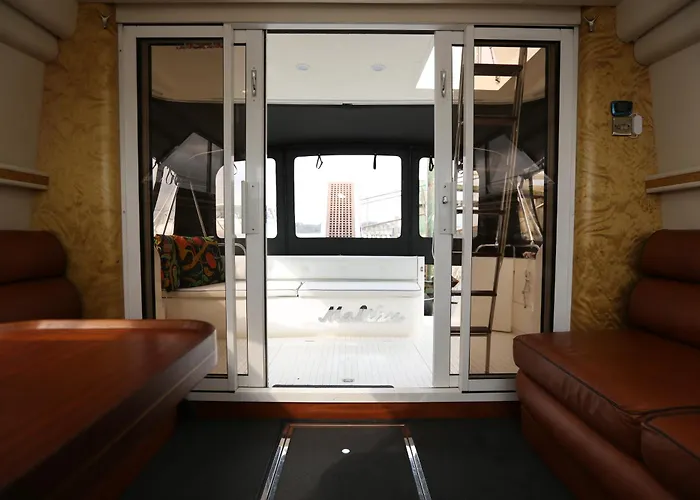 보트호텔 Shannon River Escape In The Center Of 애슬론