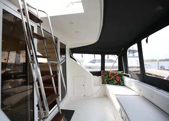 Shannon River Escape In The Center Of *