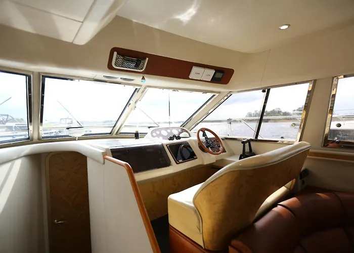 보트호텔 Shannon River Escape In The Center Of *