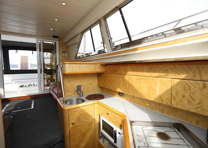 보트호텔 Shannon River Escape In The Center Of *