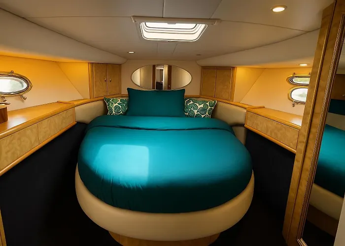 Shannon River Escape In The Center Of 보트호텔 *